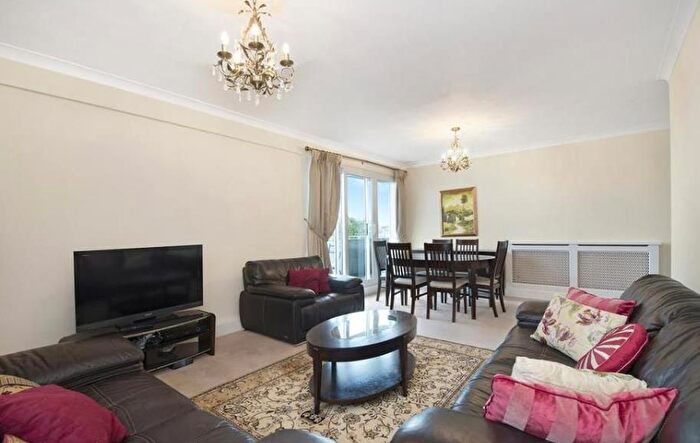 3 Bedroom Flat To Rent In Nottingham Terrace, Marylebone, London, NW1