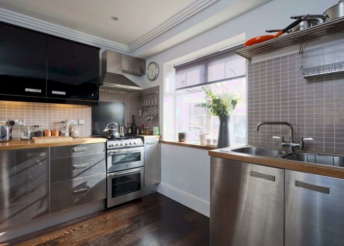 3 Bedroom Maisonette To Rent In Glastonbury Road, Morden, SM4