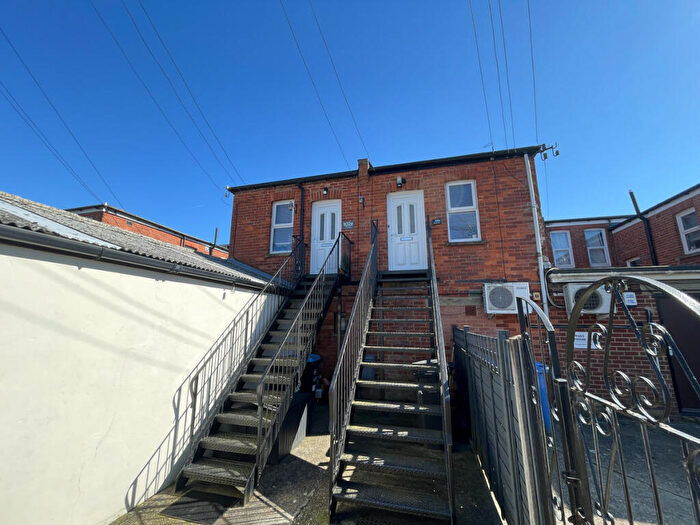 2 Bedroom Apartment For Sale In Wimborne Road, Bournemouth, BH9