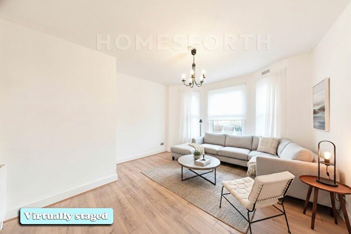 2 Bedroom Flat To Rent In Uxbridge Road, Shepherd's Bush, W12