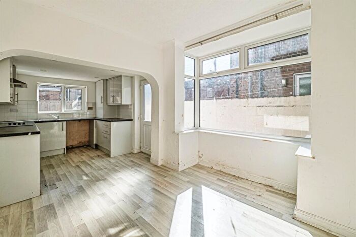 3 Bedroom Terraced House For Sale In New Bridge Road, Hull, HU9