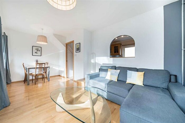 2 Bedroom Flat For Sale In Nelson Square, Southwark, SE1