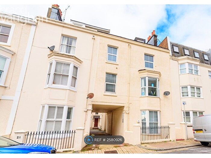 2 Bedroom Flat To Rent In Farm Road, Hove, BN3
