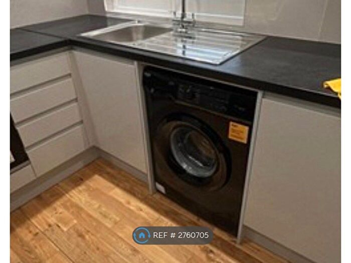 3 Bedroom Flat To Rent In Gladstone Park Gardens, London, NW2