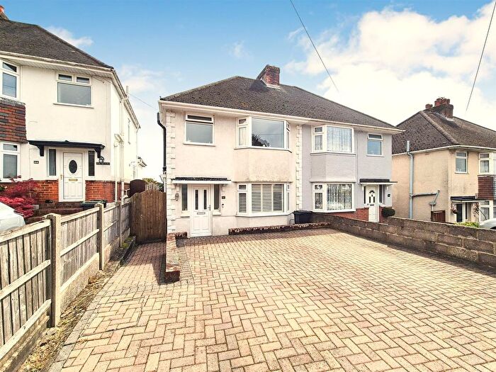 3 Bedroom Semi Detached House For Sale In Wharfdale Road, Poole, BH12
