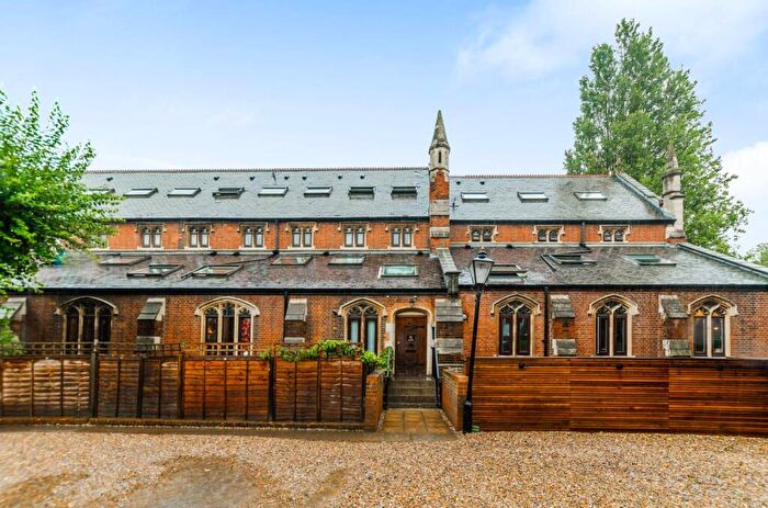 1 Bedroom Flat To Rent In St Lukes Church, Crouch End, London, N8