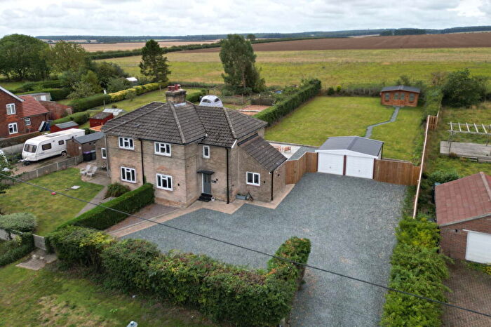 3 Bedroom Semi Detached House For Sale In Brickyard, Limber, Grimsby, DN37