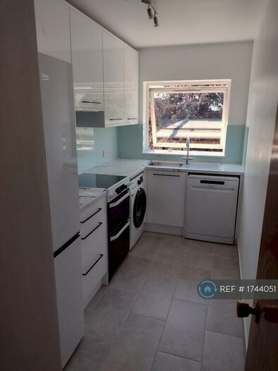 1 Bedroom Flat To Rent In Kingsley House, Surbiton, KT6