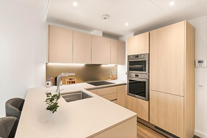 1 Bedroom Apartment To Rent In Nine Elms Lane, London, SW11