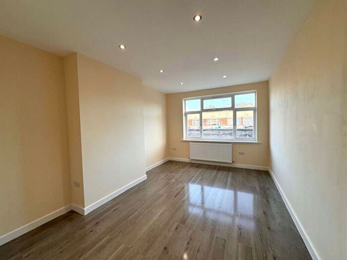 2 Bedroom Flat To Rent In Watling Avenue, Edgware, HA8