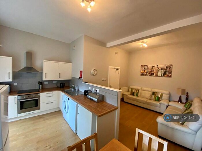 4 Bedroom Flat To Rent In Merchant Street, Edinburgh, EH1