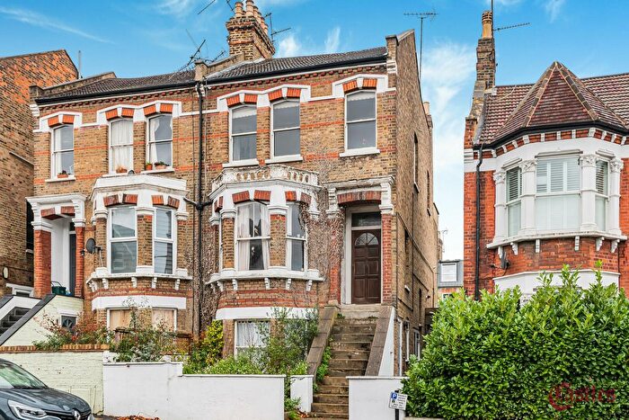 1 Bedroom Flat For Sale In Ferme Park Road, N8