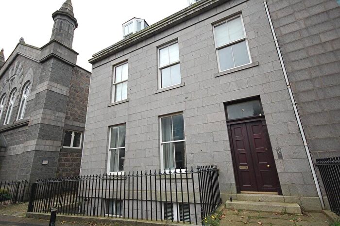 2 Bedroom Flat To Rent In Crown Terrace, City Centre, Aberdeen, AB11