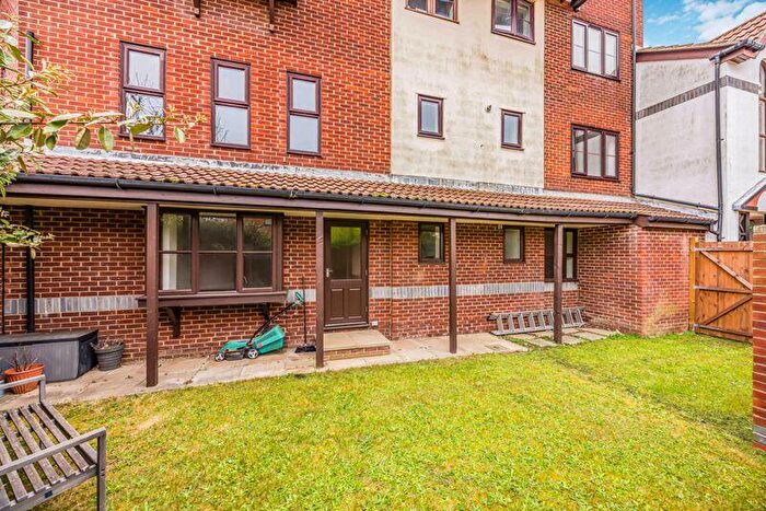 1 Bedroom Flat For Sale In Armory Lane, Old Portsmouth, PO1