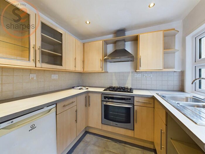 2 Bedroom House To Rent In Grafton Road, New Malden, Surrey, KT3