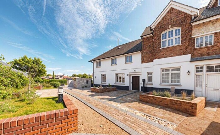 2 Bedroom Flat To Rent In Moat Lane, Erith, DA8