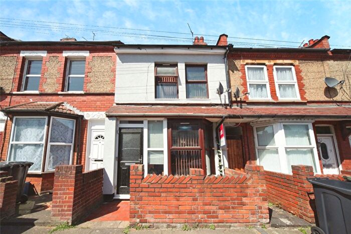 3 Bedroom Terraced House For Sale In Saxon Road, Luton, Bedfordshire, LU3