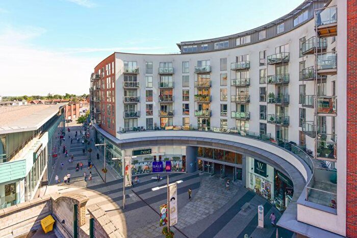 2 Bedroom Flat To Rent In The Heart, Walton-On-Thames, KT12