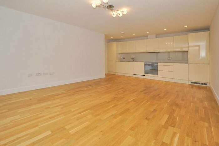 2 Bedroom Flat To Rent In Flat, Old Inn House, Carshalton Road, Sutton, SM1