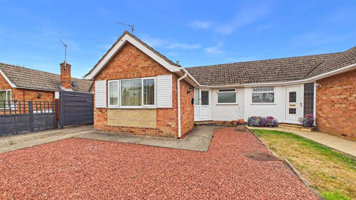 1 Bedroom Semi-Detached Bungalow For Sale In The Grove, Market Deeping, PE6