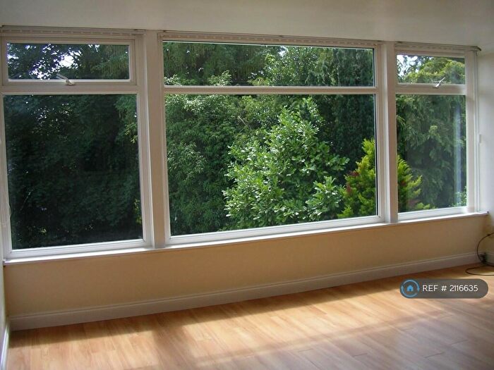 3 Bedroom Flat To Rent In Woolton, Merseyside, L25