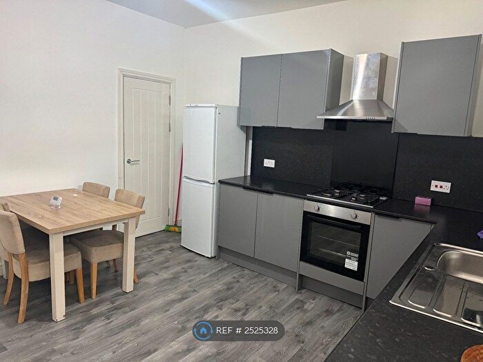 4 Bedroom Terraced House To Rent In Belvedere Avenue, Beeston, Leeds, LS11