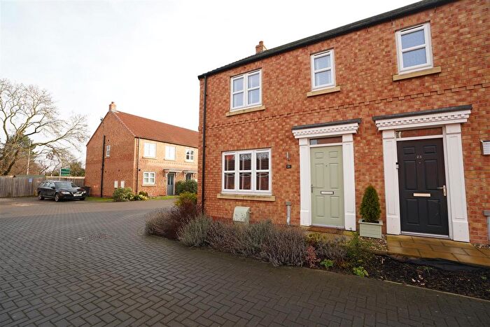3 Bedroom Semi-Detached House For Sale In The Hedgerows, Eggborough, Goole, DN14