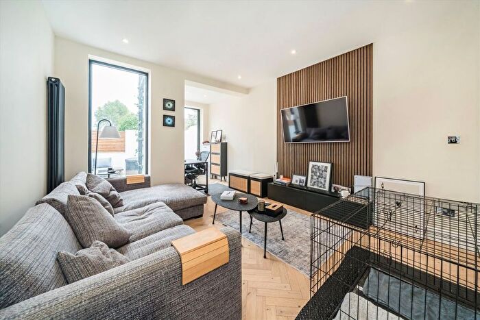2 Bedroom Property For Sale In Thurso Street, Tooting, SW17