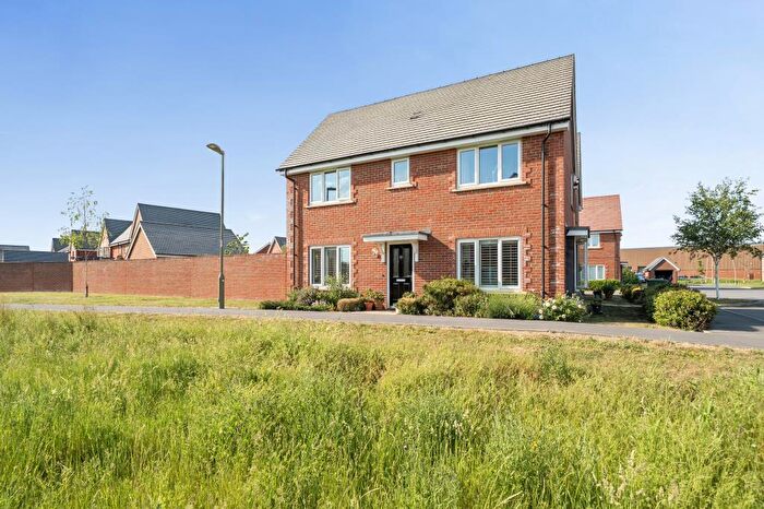 3 Bedroom Detached House For Sale In Hode Garth, Thame, OX9