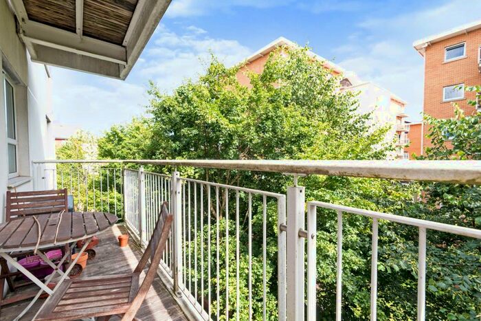 2 Bedroom Apartment To Rent In Overstone Court, Dumballs Road, CF10