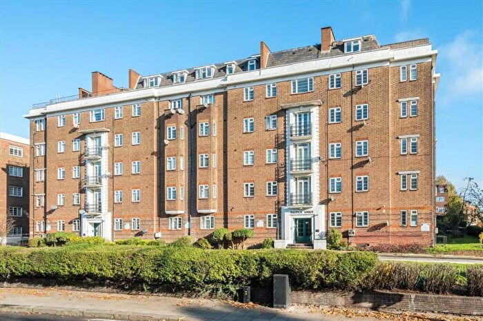 3 Bedroom Flat To Rent In Shoot Up Hill, Cricklewood, NW2