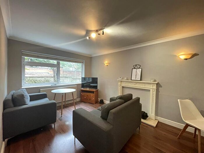 2 Bedroom Maisonette To Rent In Clumber Crescent South, The Park, Nottingham, NG7