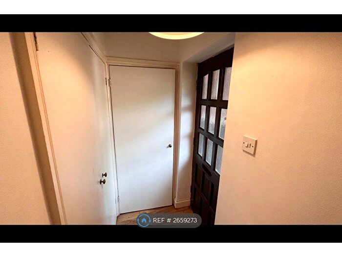 1 Bedroom Flat To Rent In Phoenix Place, Staines-Upon-Thames, TW18