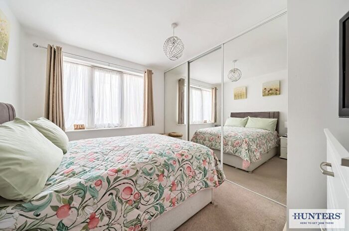 2 Bedroom Flat For Sale In Central Avenue, Welling, DA16