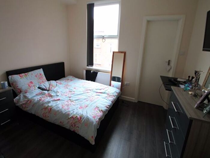1 Bedroom Flat To Rent In Estcourt Terrace, Leeds, LS6