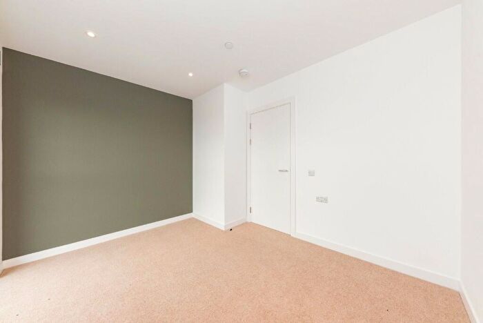 2 Bedroom Flat To Rent In South Way, Wembley, Middlesex, HA9