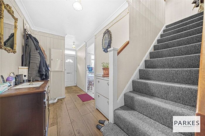 3 Bedroom Terraced House For Sale In Callingham Close, London, E14