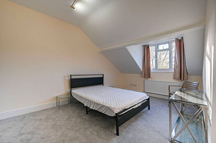 3 Bedroom Maisonette To Rent In Upper Maisonette, Earls Court Road, Earls Court, London, SW5