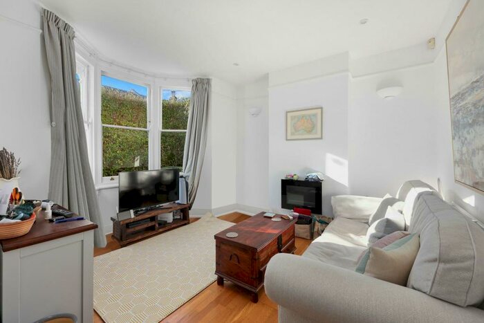 3 Bedroom Semi-Detached House To Rent In Goodrich Road, London, SE22