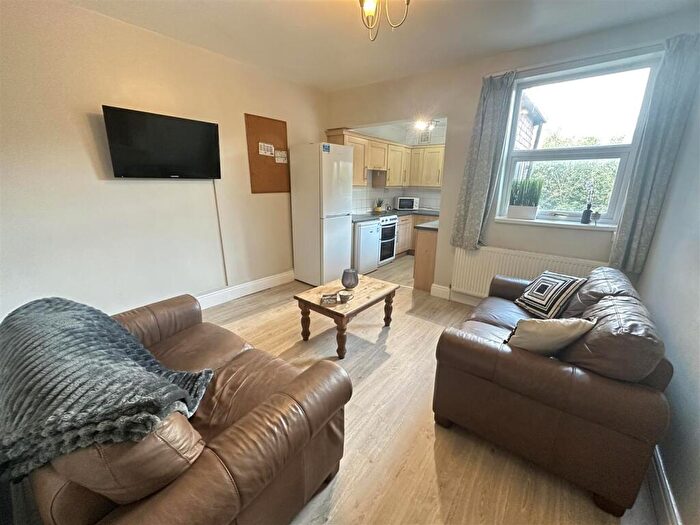 5 Bedroom End Of Terrace House To Rent In Moor End Road, Crookesmoor, Sheffield, S10