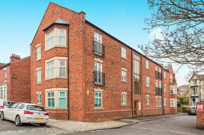 2 Bedroom Flat To Rent In Deanery Court, Darlington, DL3