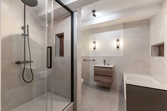 1 Bedroom Maisonette For Sale In The Old Bank, Headley Road, Hindhead, GU26