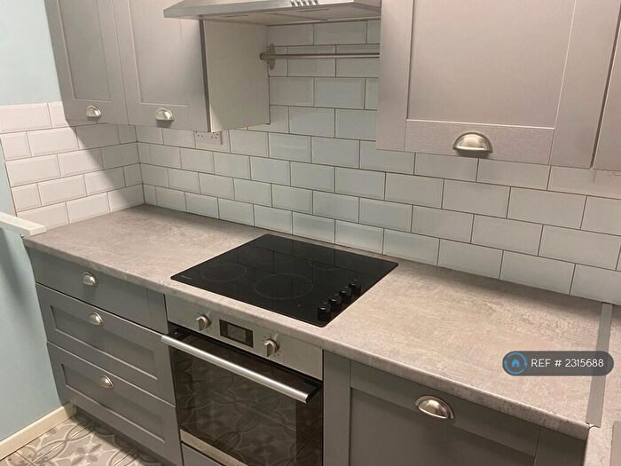 2 Bedroom Flat To Rent In Old Allerton Road, Liverpool, L18