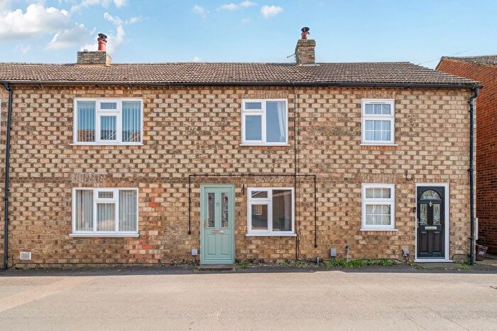 3 Bedroom Terraced House For Sale In New Street, Shefford, SG17