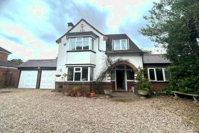 3 Bedroom Detached House To Rent In Holly Lane, Birmingham, B37