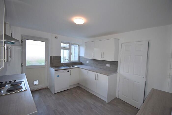 4 Bedroom Semi-Detached House To Rent In Wheatley Close, Welwyn Garden City., AL7