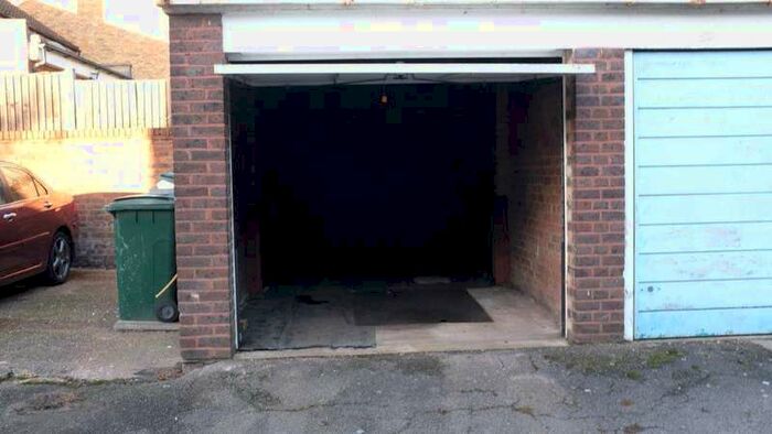 Bungalow To Rent In Longmore Avenue, New Barnet, EN5