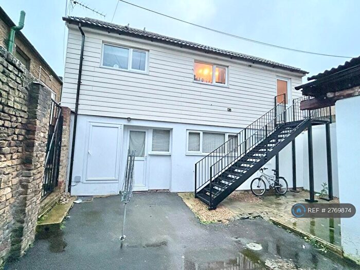1 Bedroom Flat To Rent In West Street, Sittingbourne, ME10
