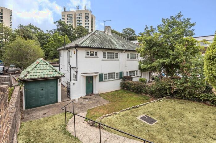 3 Bedroom Semi-Detached House To Rent In Violet Lane, Croydon, CR0