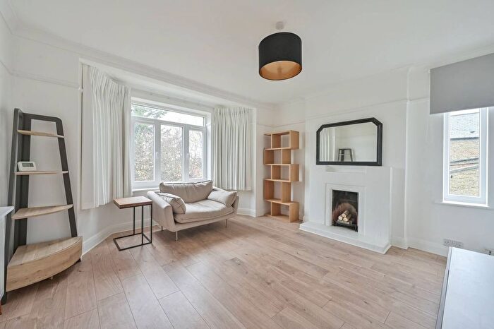 2 Bedroom Flat To Rent In Woodside, Wimbledon, London, SW19